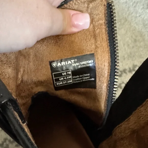 Ariat Women’s 7B Black Leather Ankle Booties - Picture 5 of 7